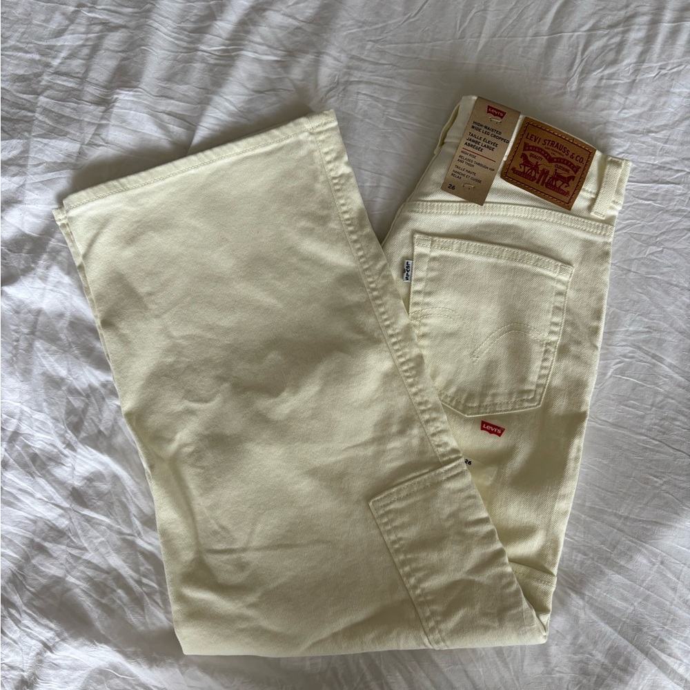 Levi's High-Waisted Wide Leg Cropped Pants in Size 26